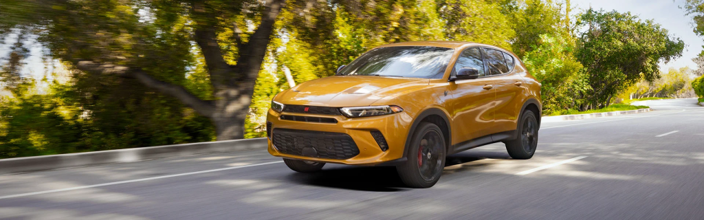 2024 Dodge Hornet orange driving down the road