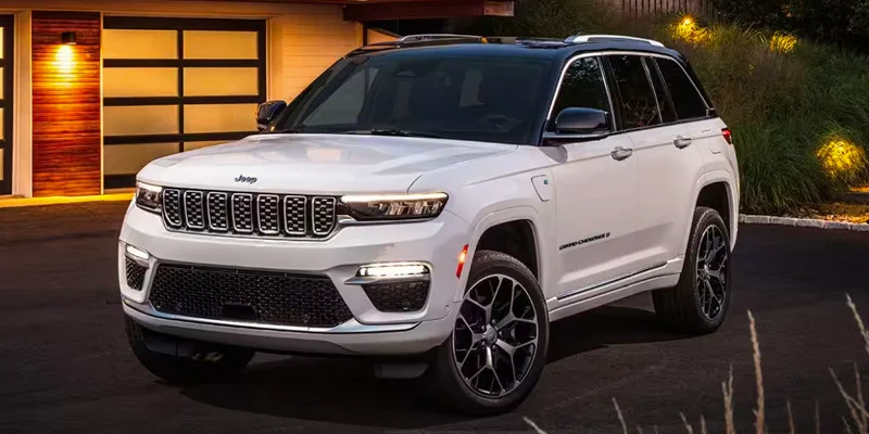 White 2024 Jeep Grand Cherokee