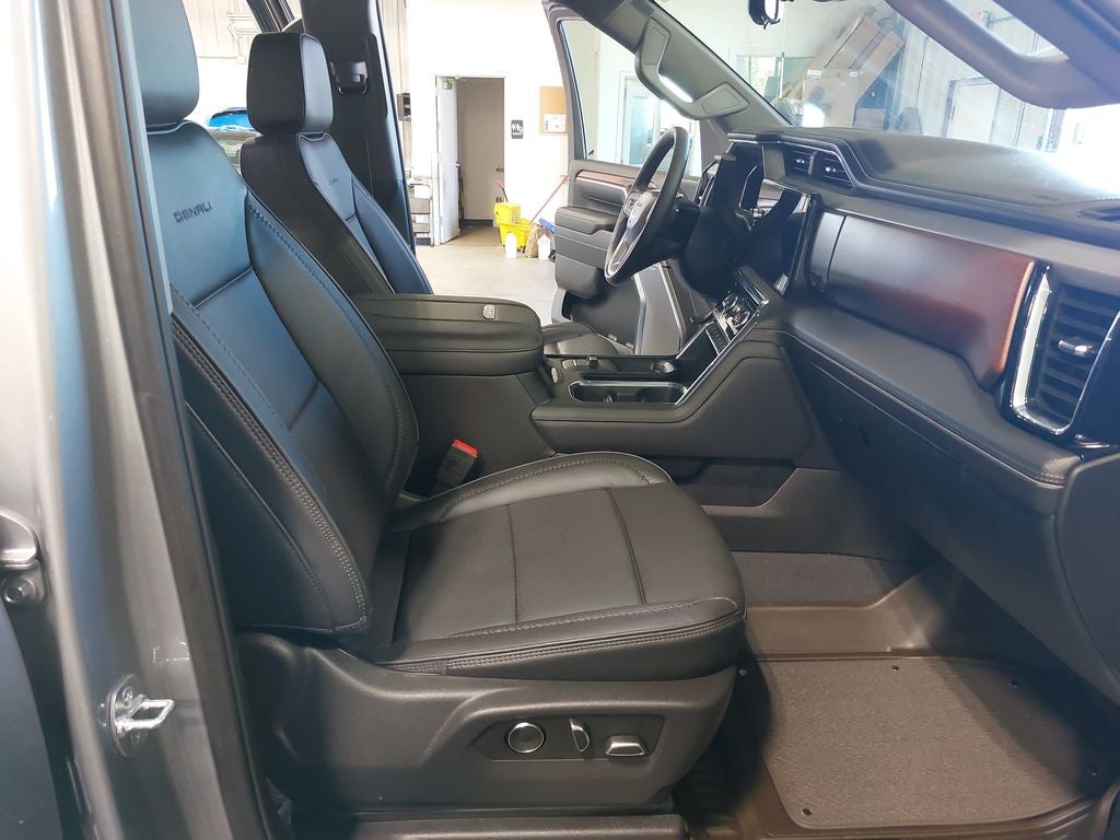 2025 GMC Sierra 3500HD Denali