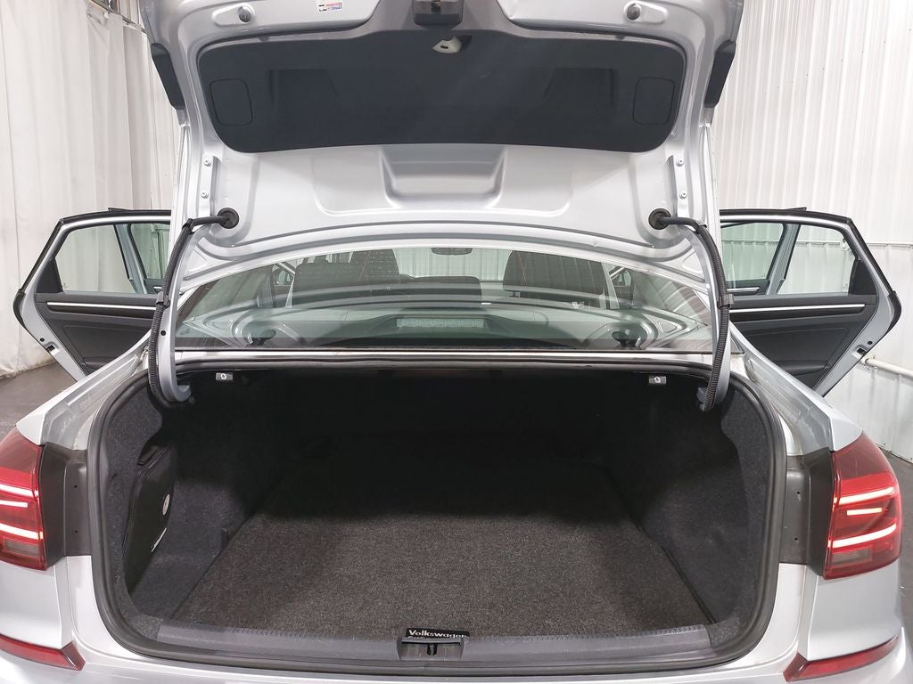 2019 Volkswagen Passat 2.0T SE R-Line