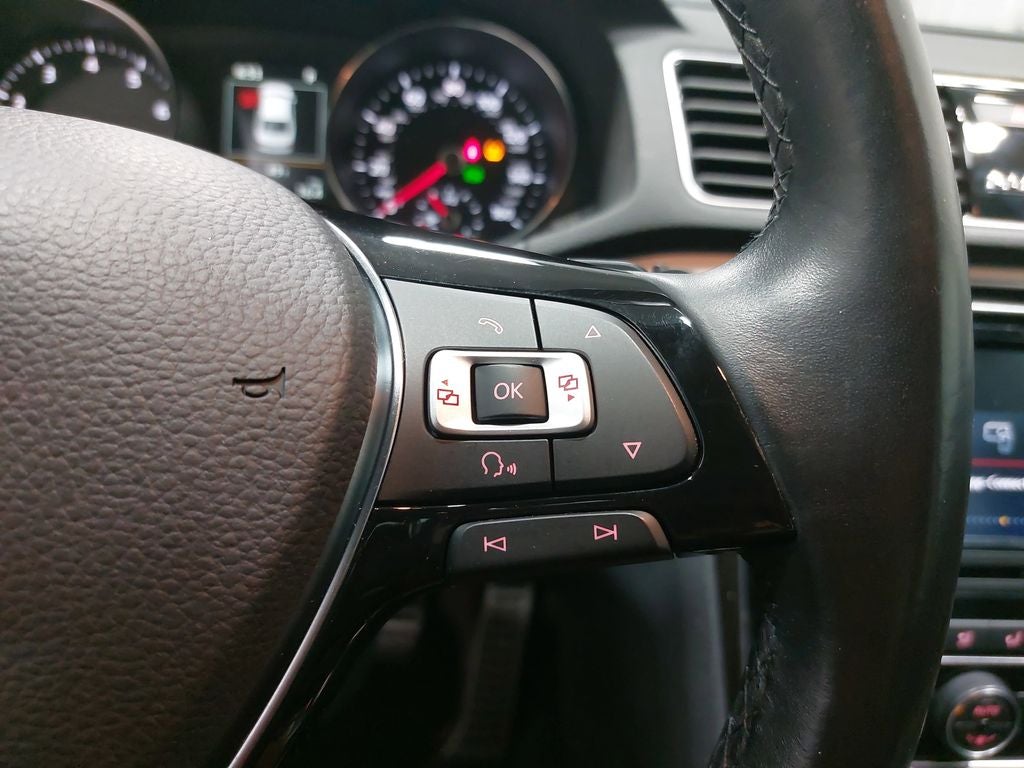 2019 Volkswagen Passat 2.0T SE R-Line