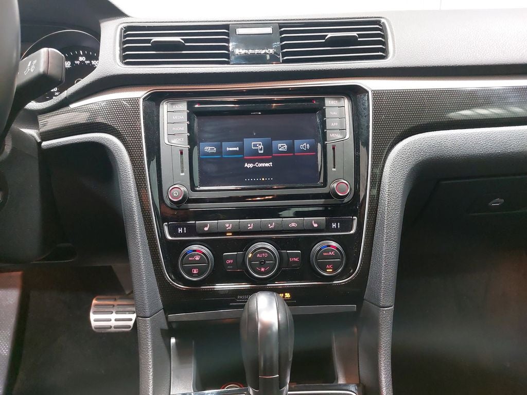 2019 Volkswagen Passat 2.0T SE R-Line