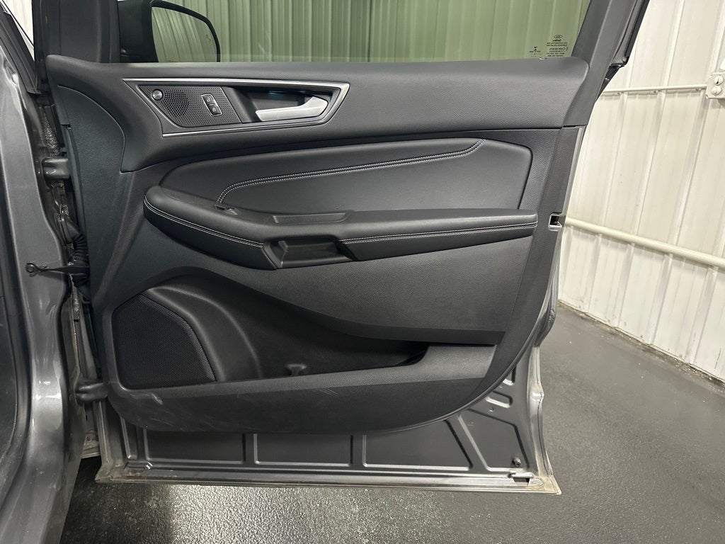 2021 Ford Edge Titanium W/ PANORAMIC SUNROOF & TOW PACKAGE