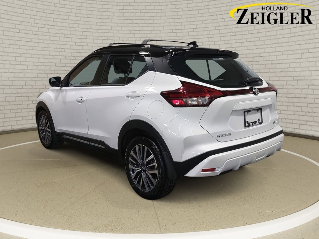 2023 Nissan Kicks SR