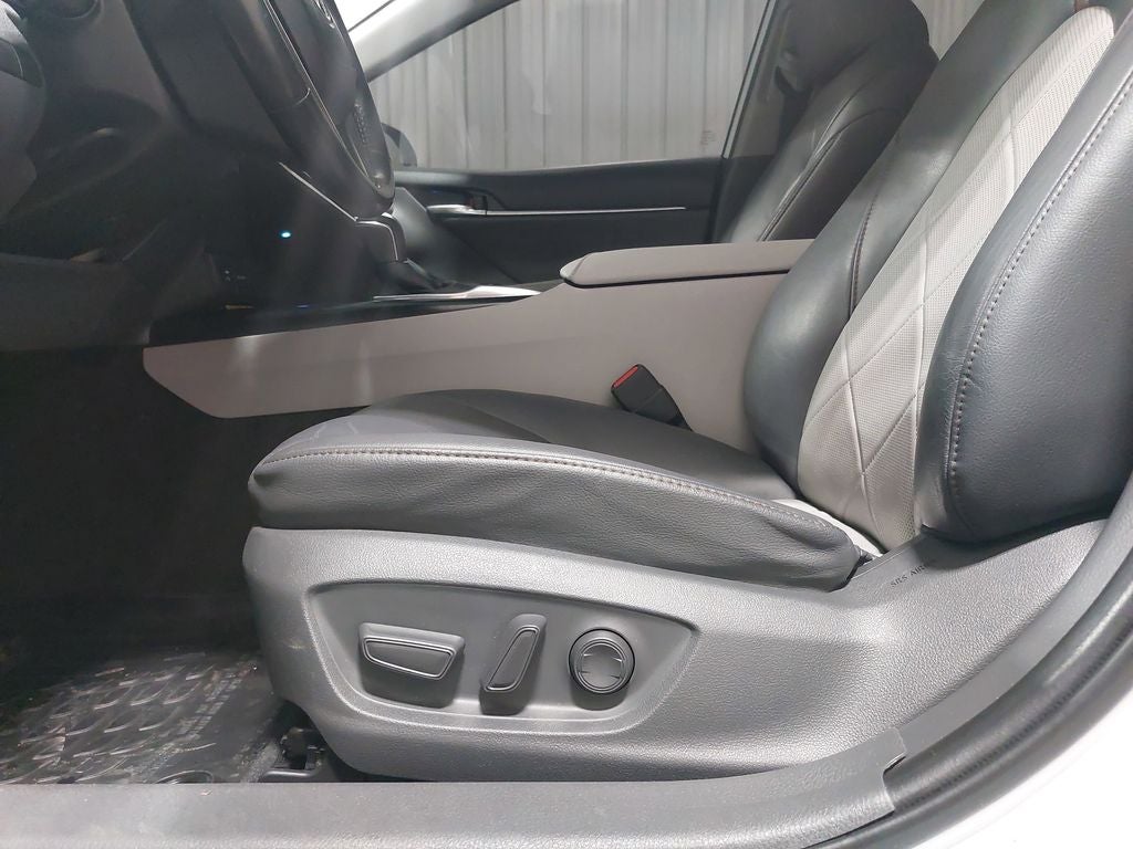 2019 Toyota Camry Hybrid XLE