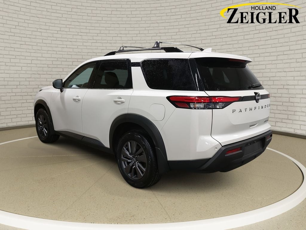2024 Nissan Pathfinder SV