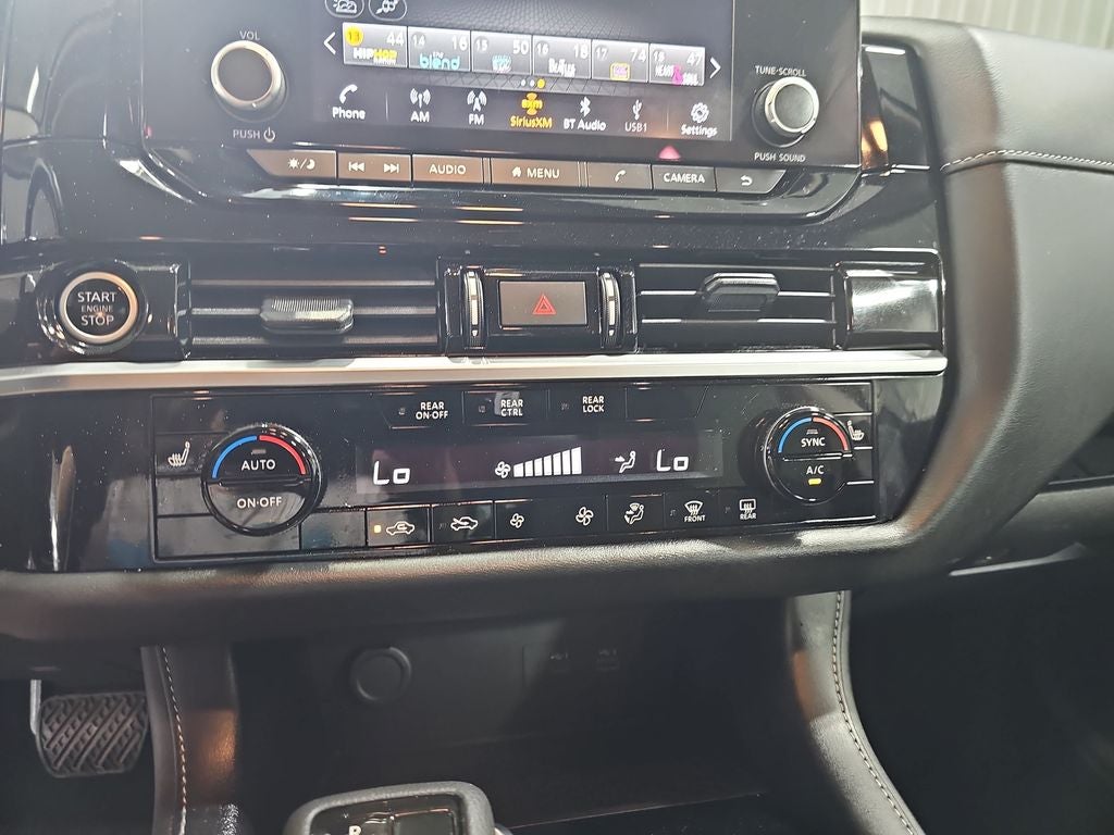 2024 Nissan Pathfinder SV
