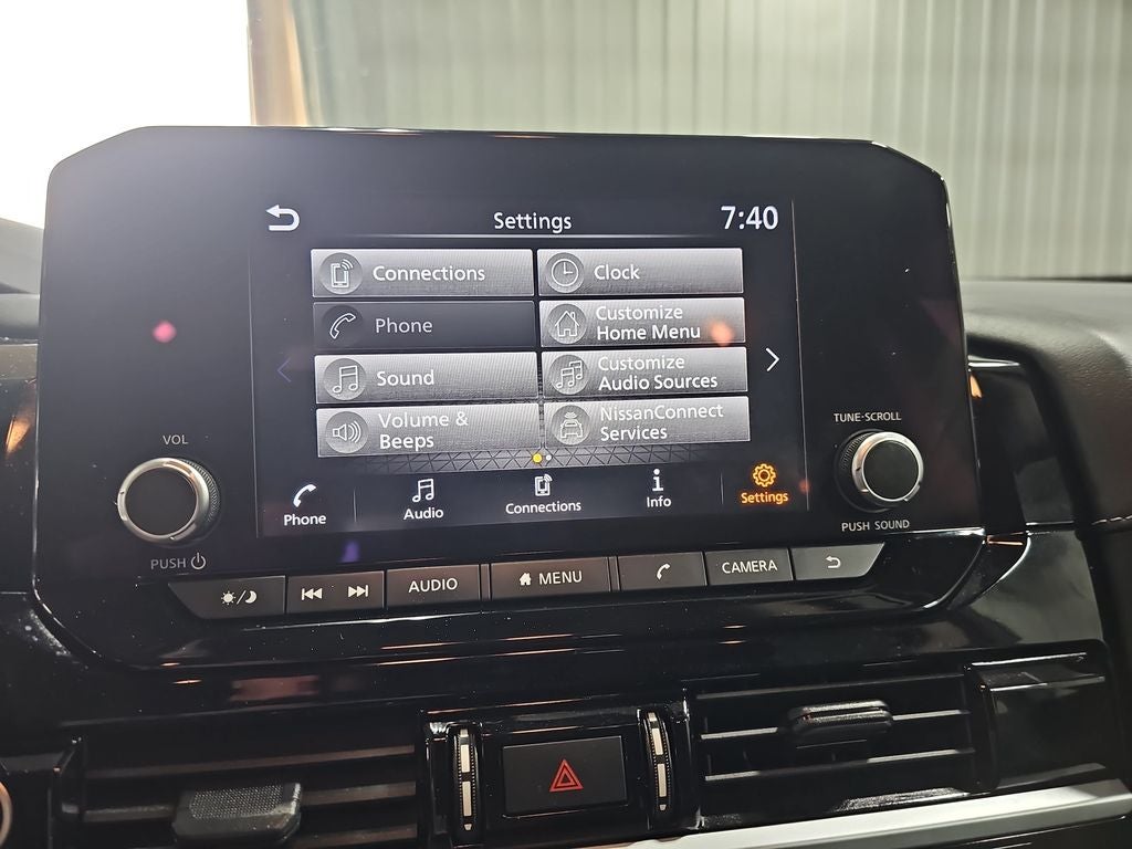 2024 Nissan Pathfinder SV