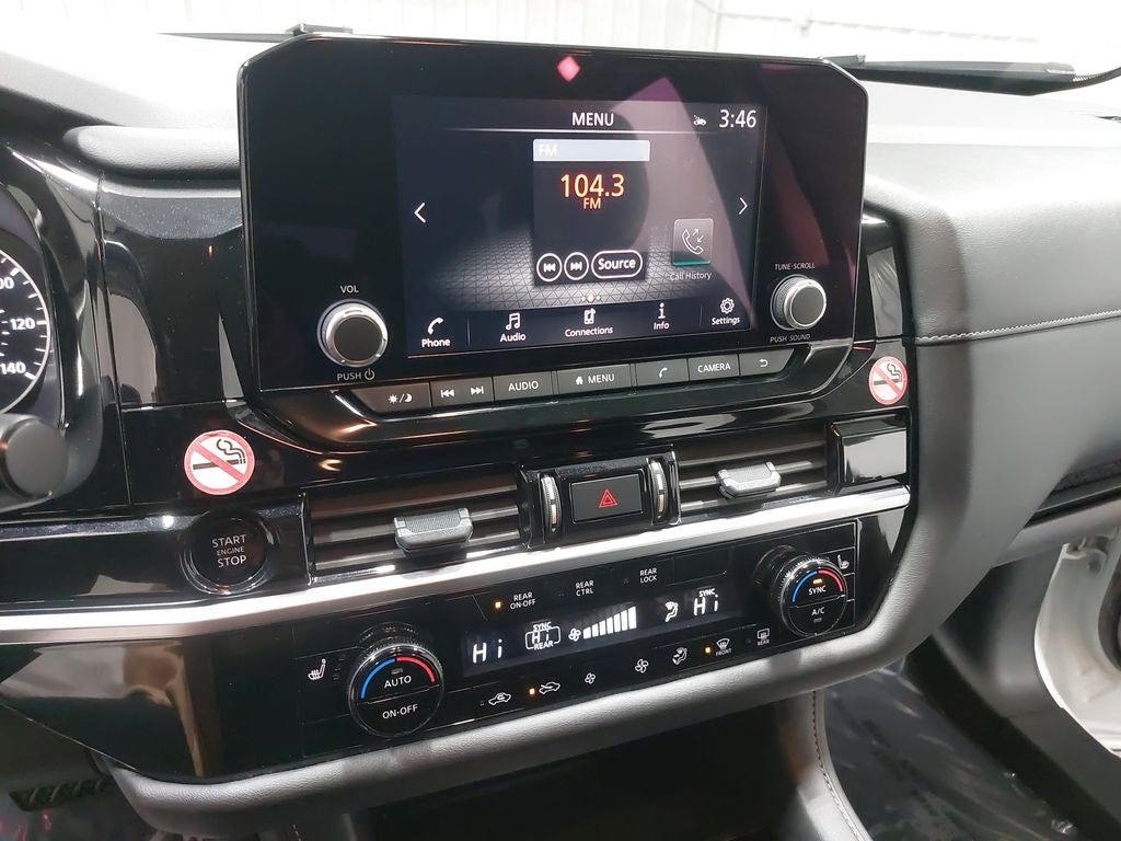 2025 Nissan Pathfinder SV