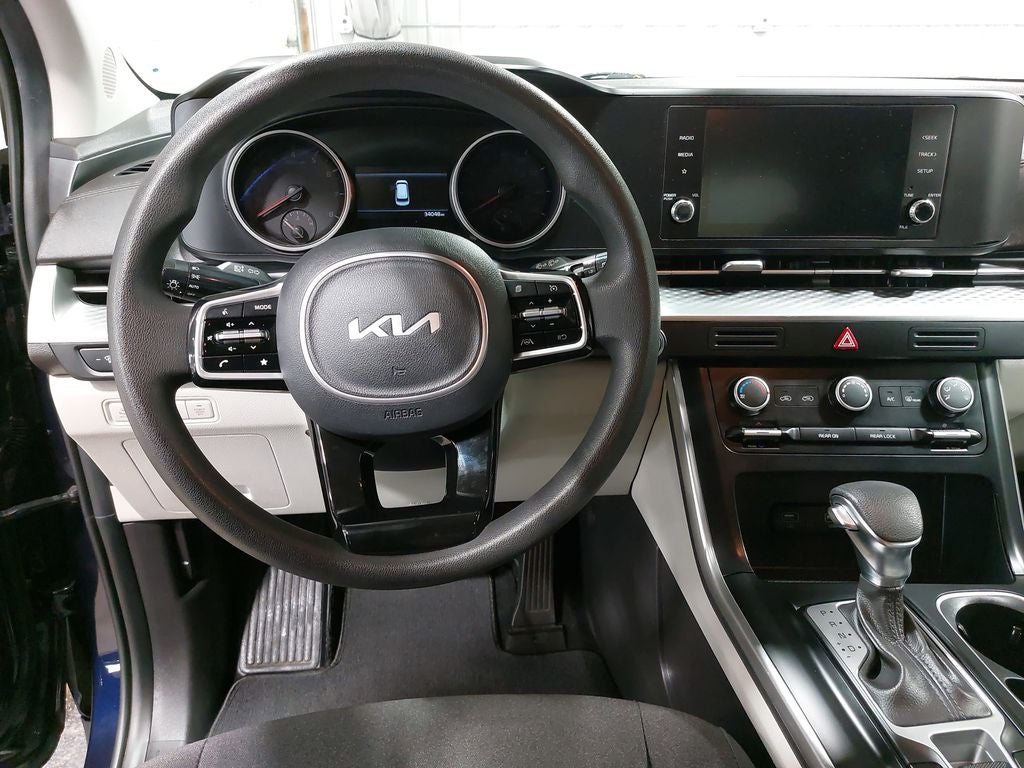 2023 Kia Carnival LX