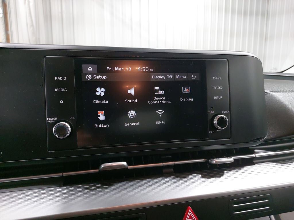 2023 Kia Carnival LX