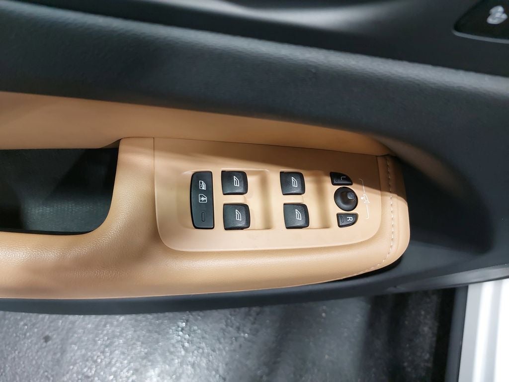 2023 Volvo XC60 B6 Ultimate Bright Theme