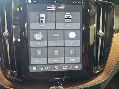 2023 Volvo XC60 B5 Plus Dark Theme
