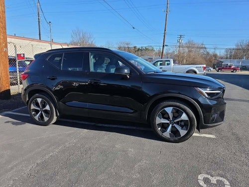 2024 Volvo XC40 B5 Plus Dark Theme