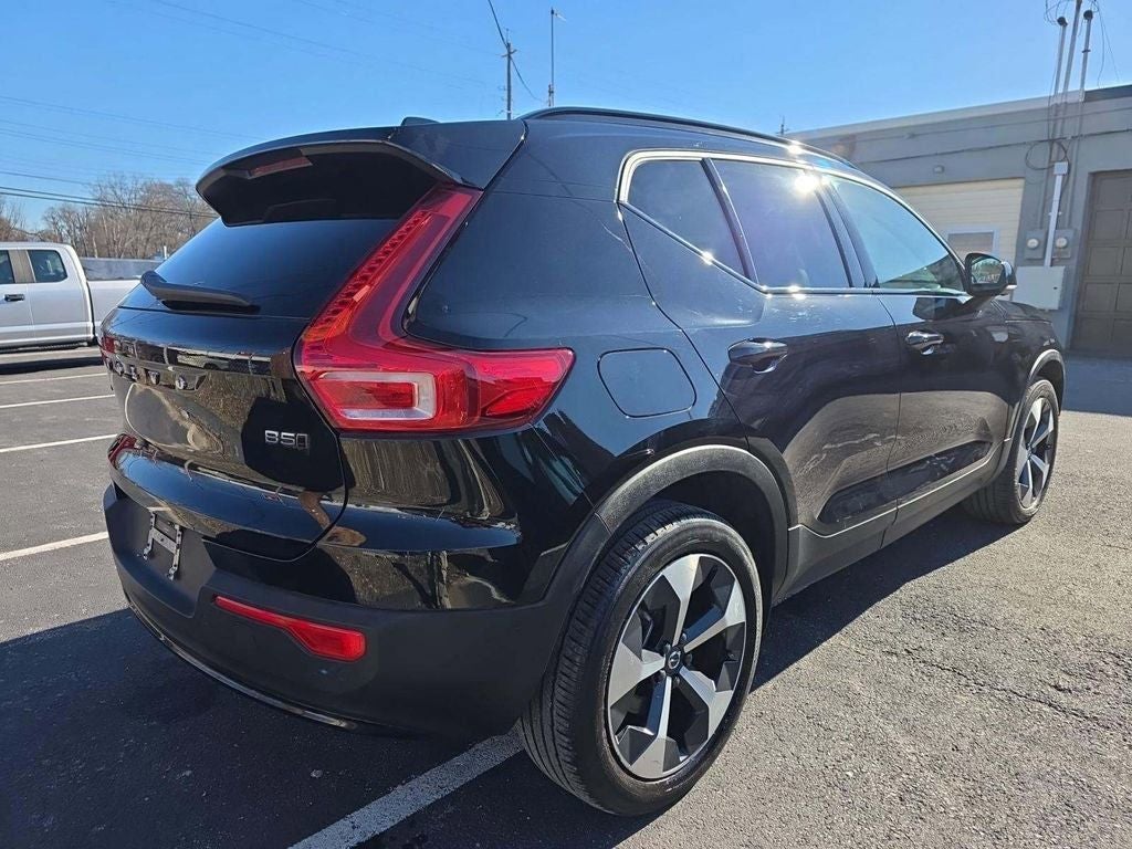 2024 Volvo XC40 B5 Plus Dark Theme