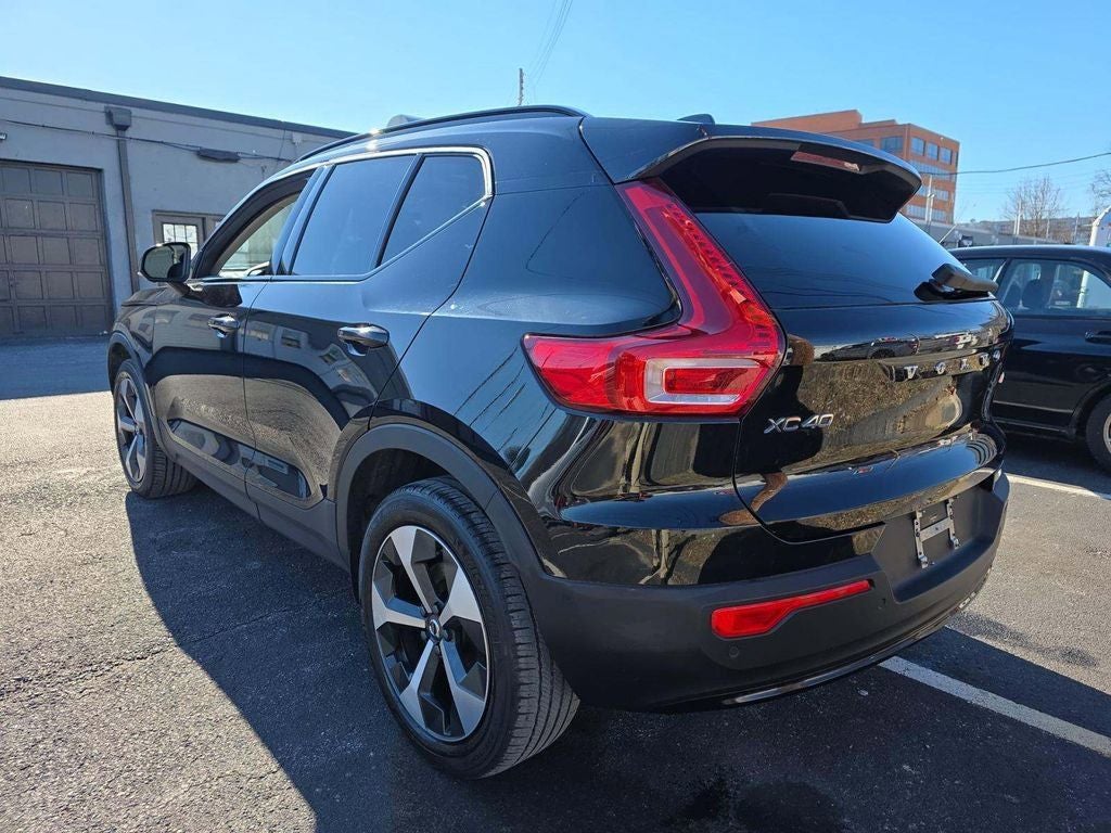 2024 Volvo XC40 B5 Plus Dark Theme