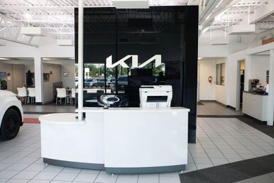 2024 Volvo XC40 B5 Plus Dark Theme