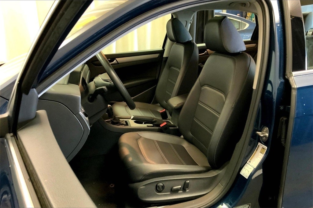 2022 Volkswagen Passat 2.0T SE