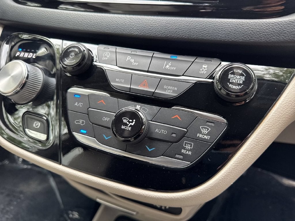 2021 Chrysler Pacifica Touring L