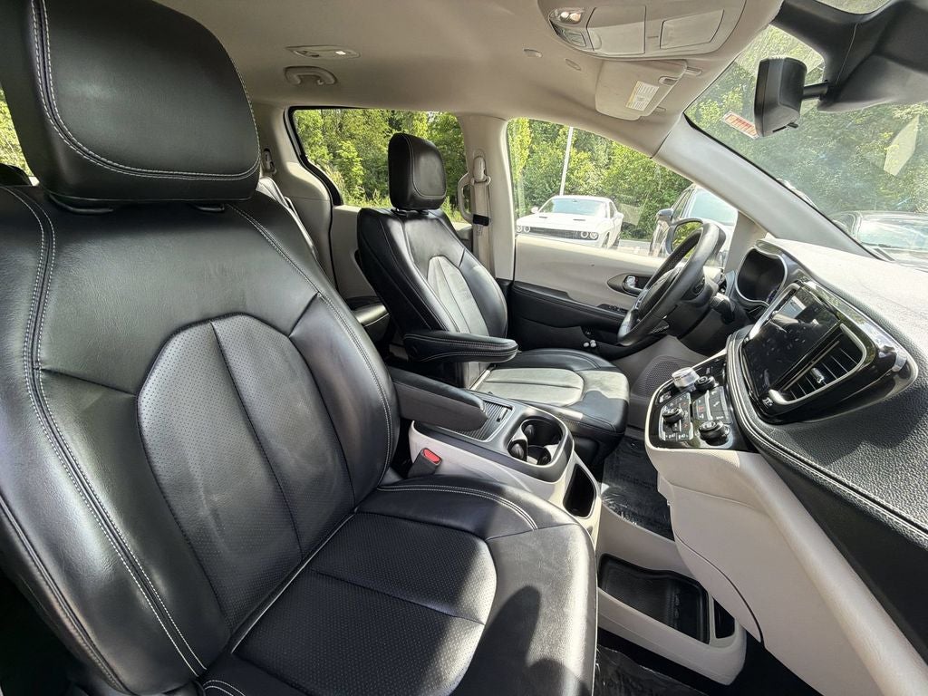 2023 Chrysler Pacifica Hybrid Touring L