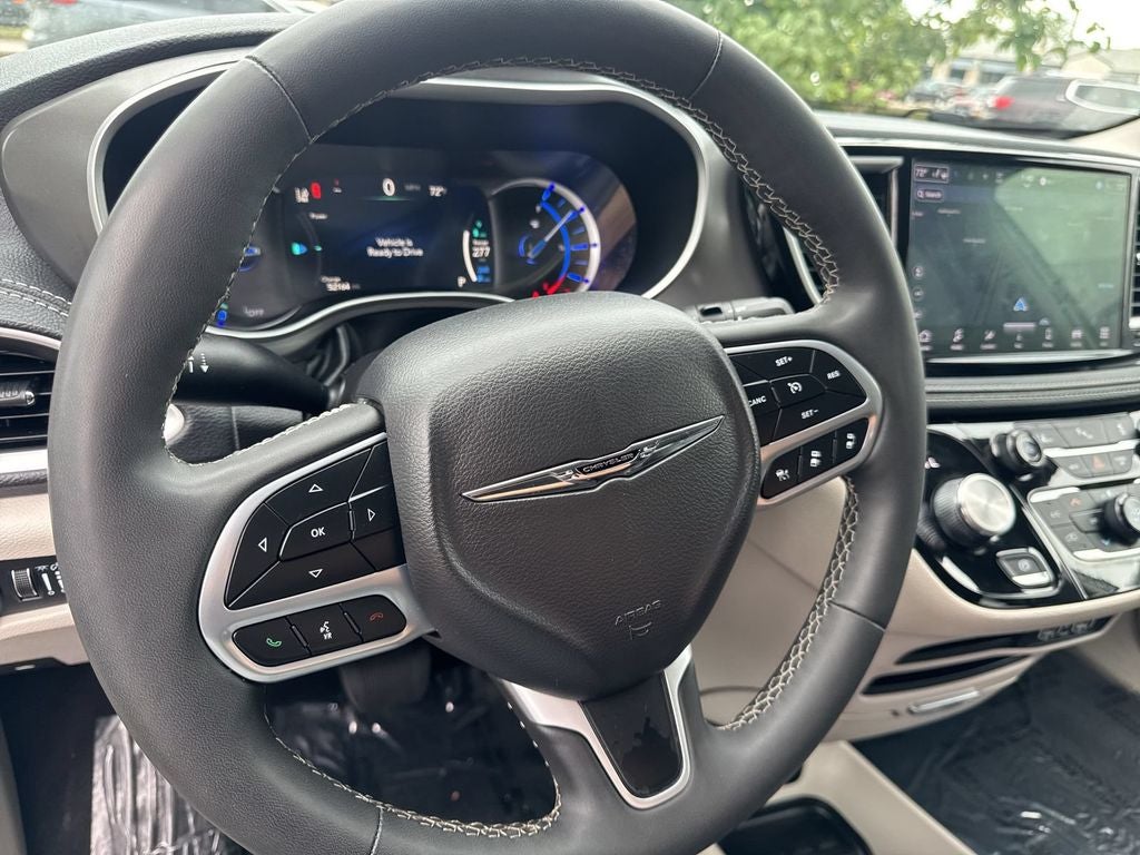 2024 Chrysler Pacifica Hybrid Select