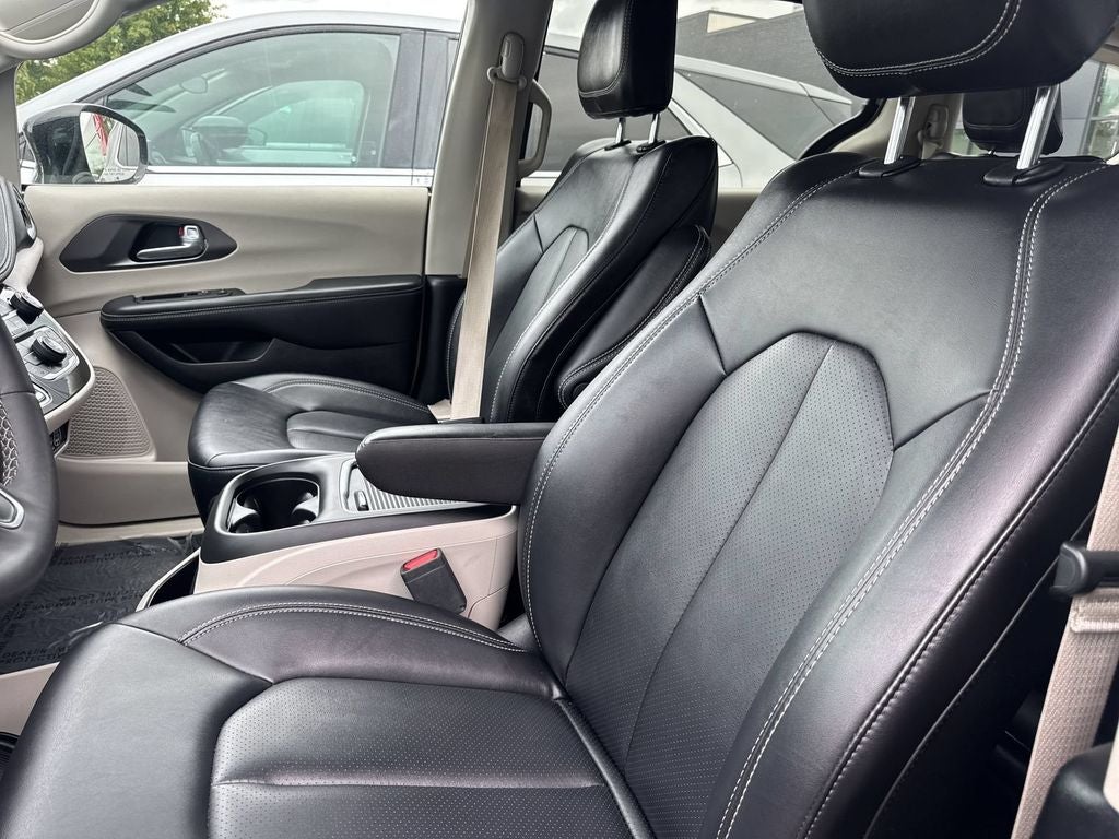 2024 Chrysler Pacifica Hybrid Select