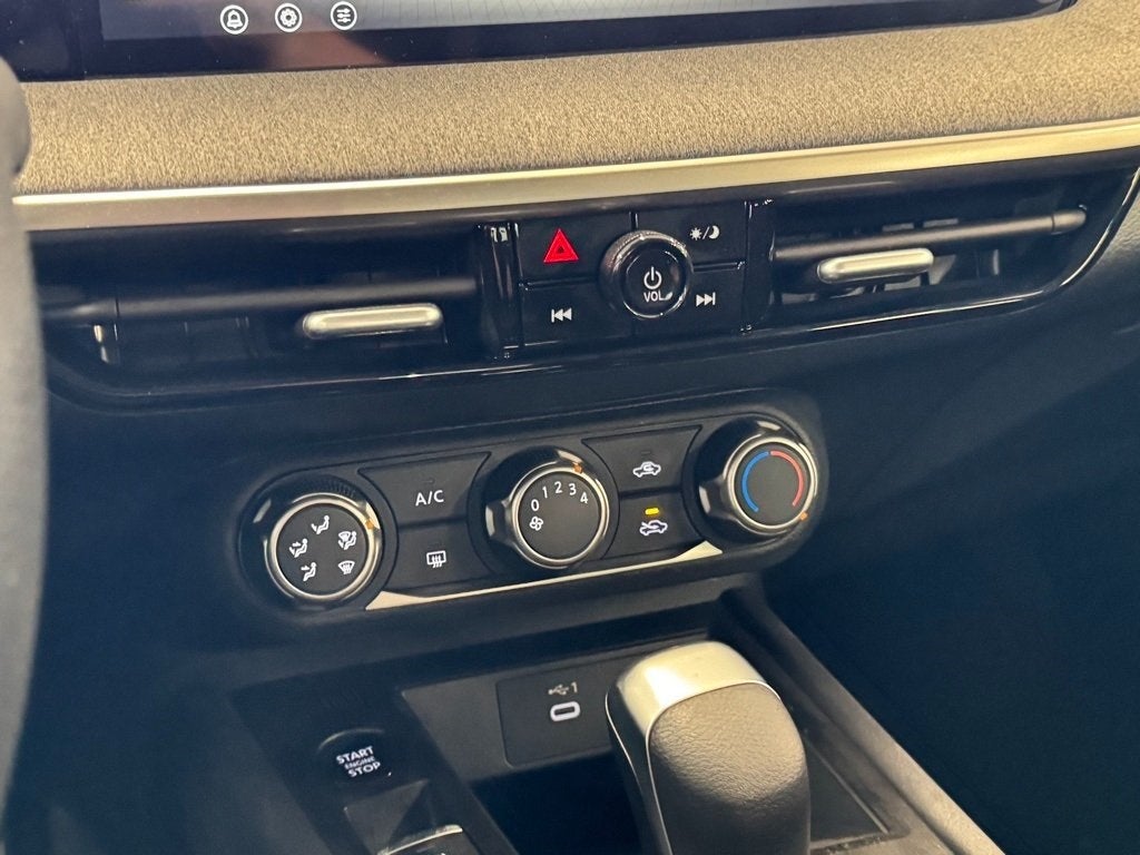 2025 Nissan Kicks S AWD