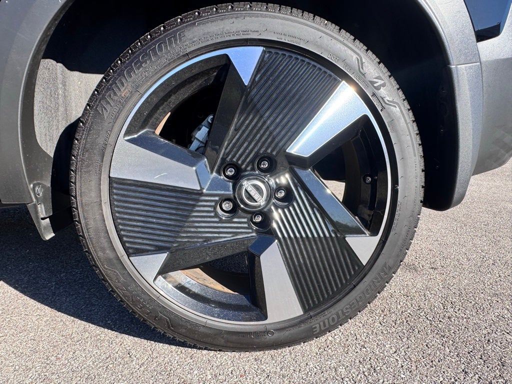 2025 Nissan Kicks SR AWD