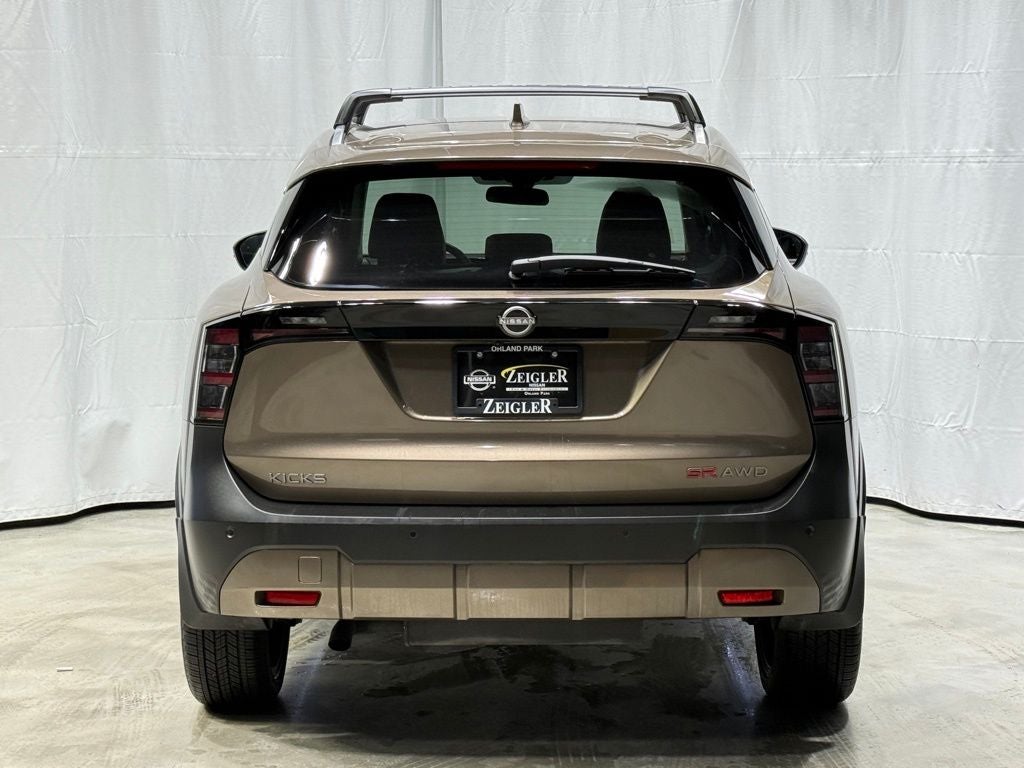 2025 Nissan Kicks SR