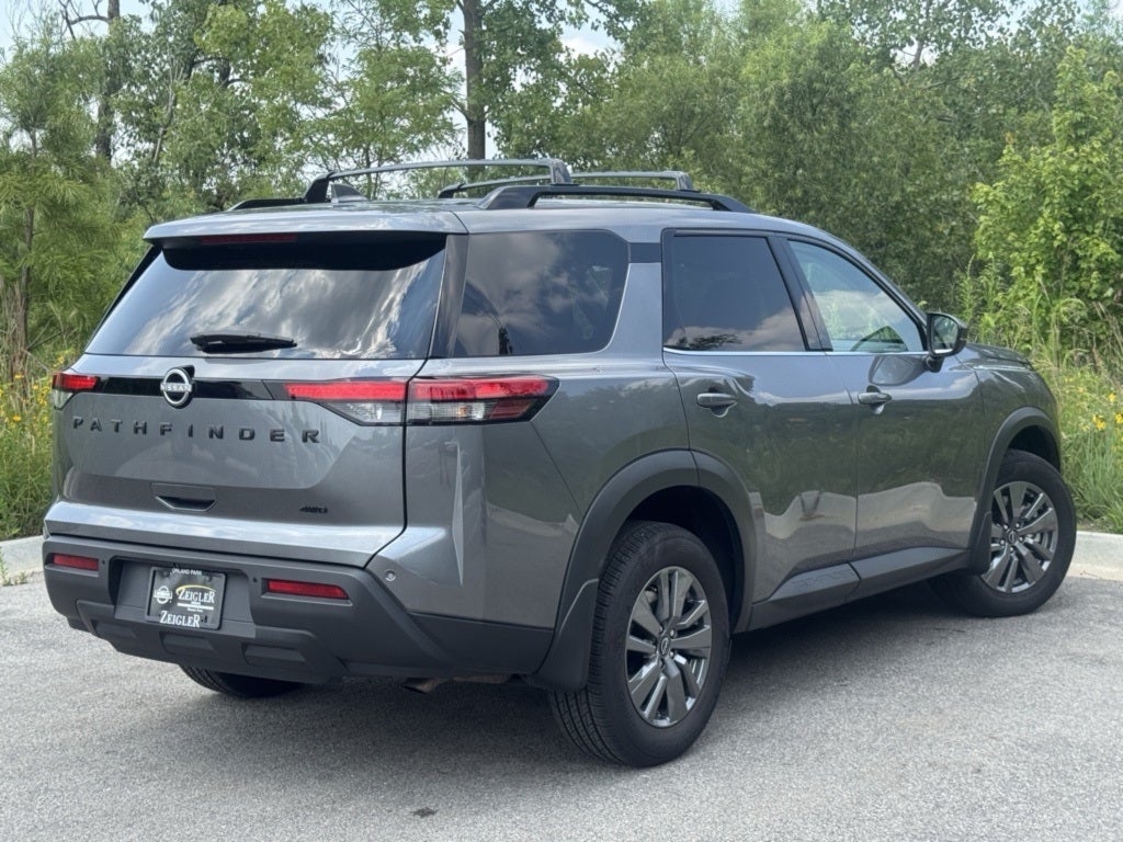 2025 Nissan Pathfinder SV