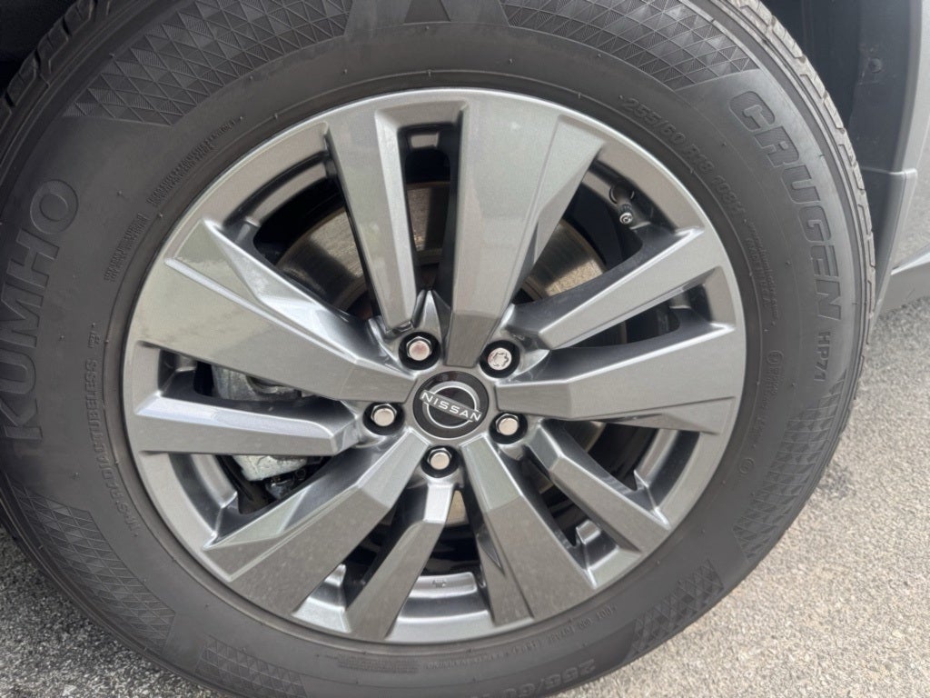 2025 Nissan Pathfinder SV