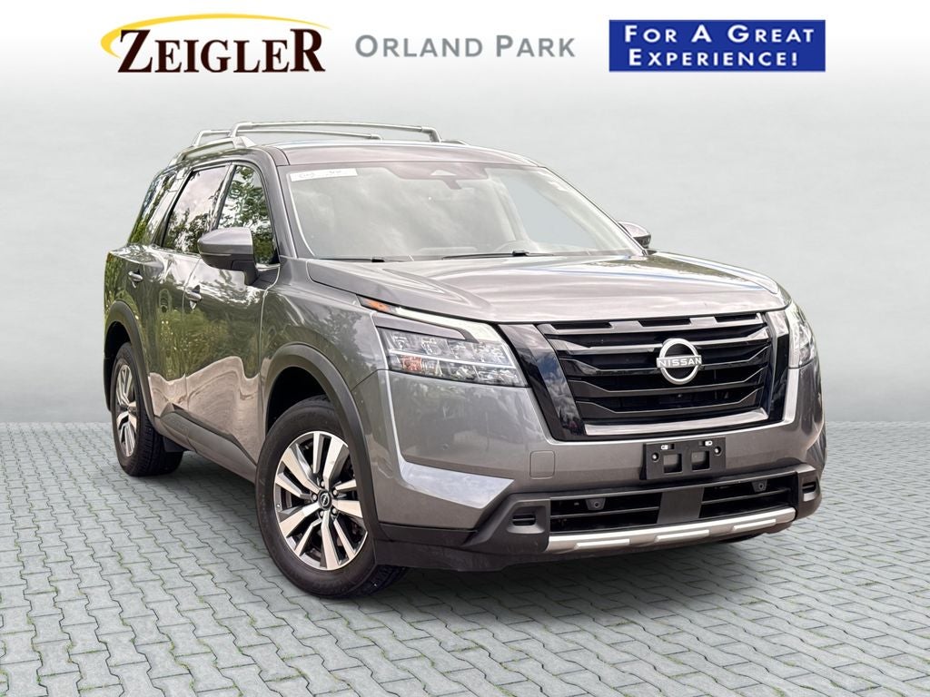 2023 Nissan Pathfinder SL