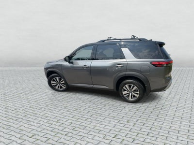 2023 Nissan Pathfinder SL 4WD
