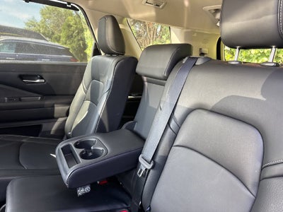 2024 Nissan Pathfinder SL 4WD