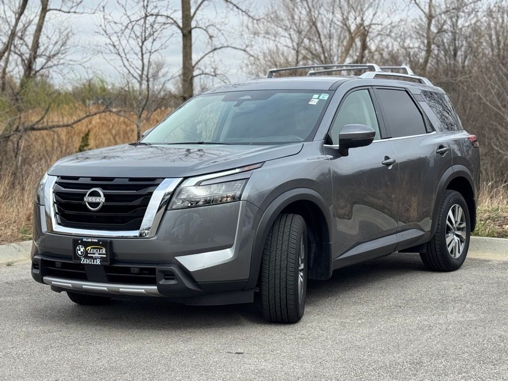 2025 Nissan Pathfinder SL