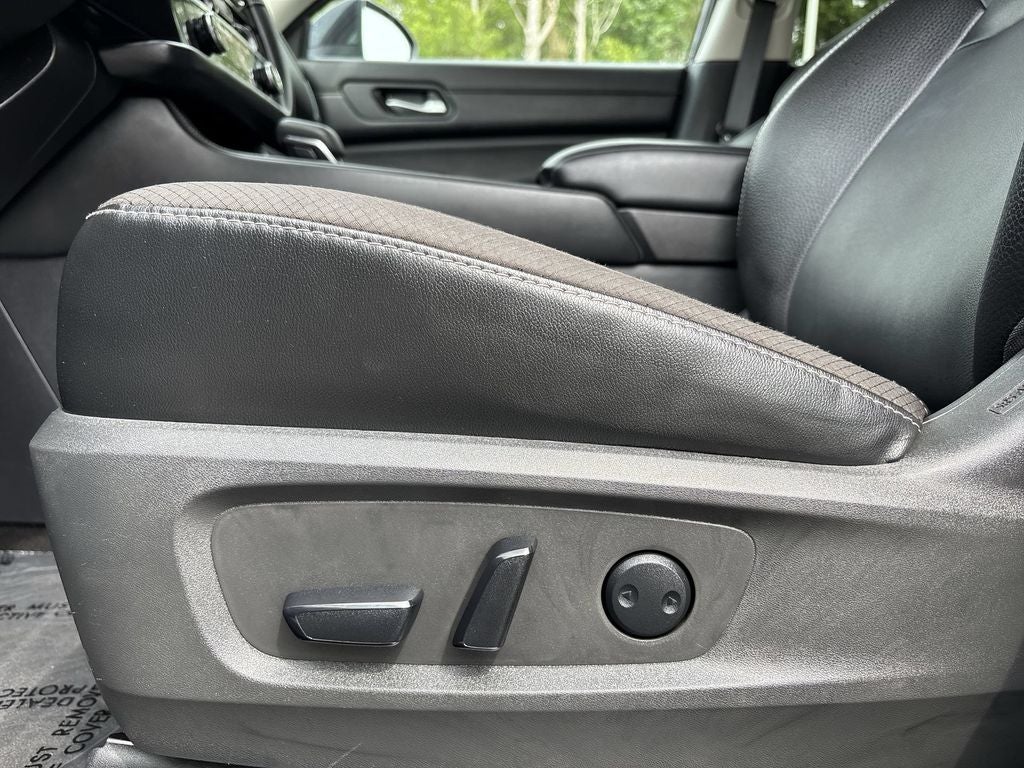 2023 Nissan Pathfinder SL 4WD