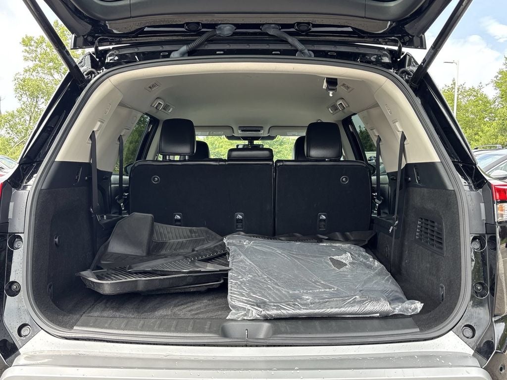 2023 Nissan Pathfinder SL 4WD