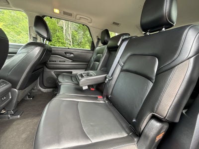 2023 Nissan Pathfinder SL 4WD