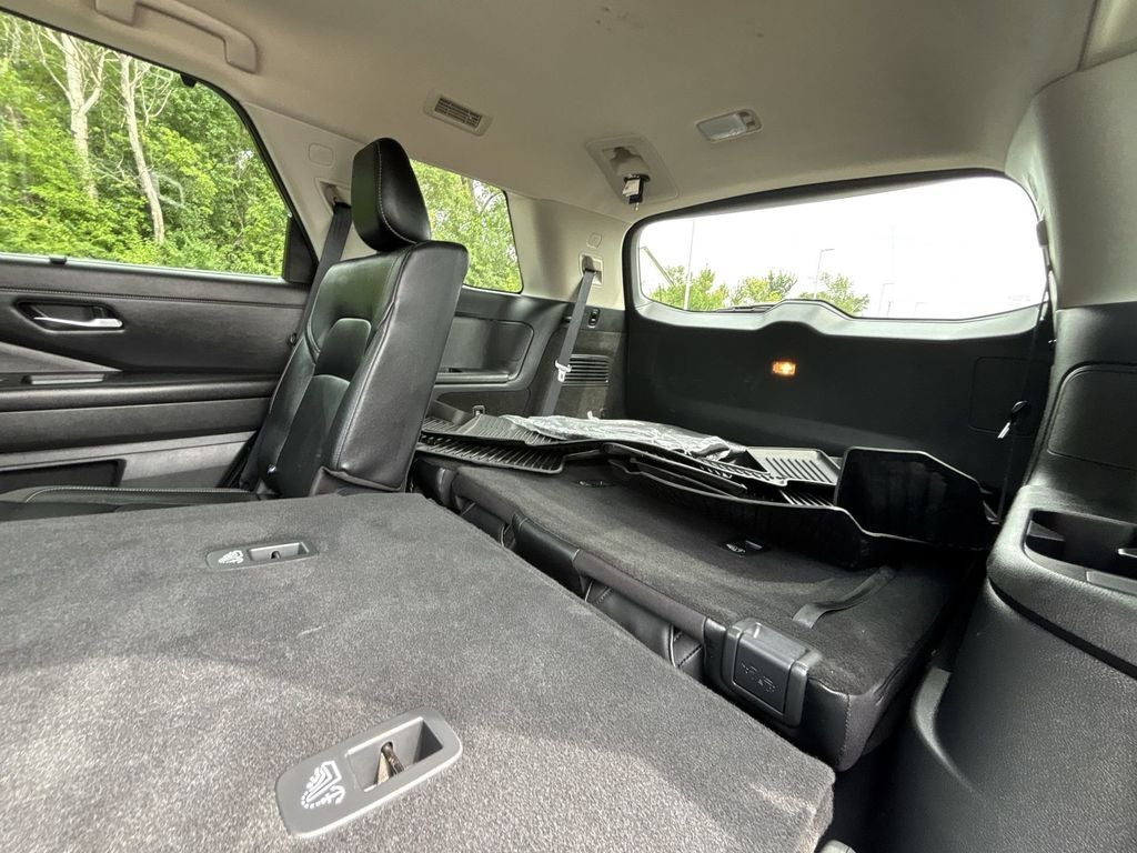 2023 Nissan Pathfinder SL 4WD