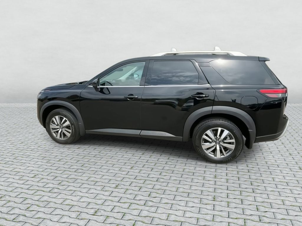 2023 Nissan Pathfinder SL 4WD