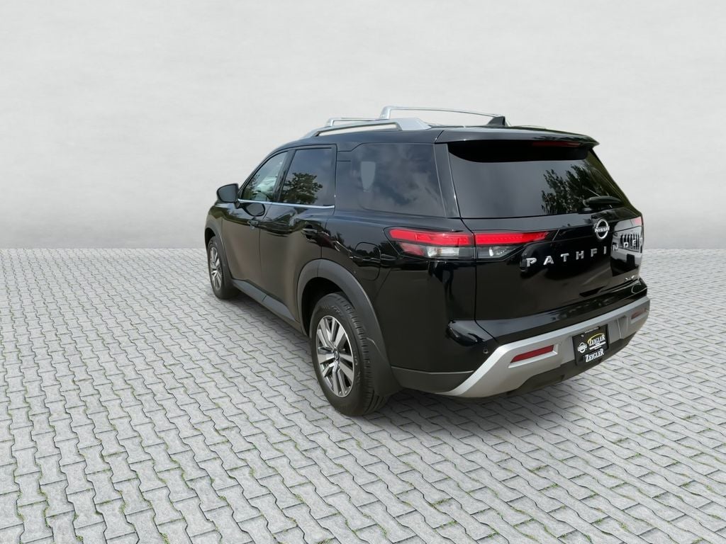 2023 Nissan Pathfinder SL 4WD