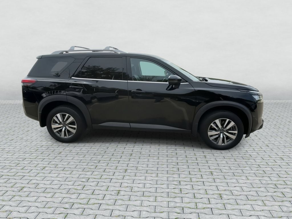 2023 Nissan Pathfinder SL 4WD