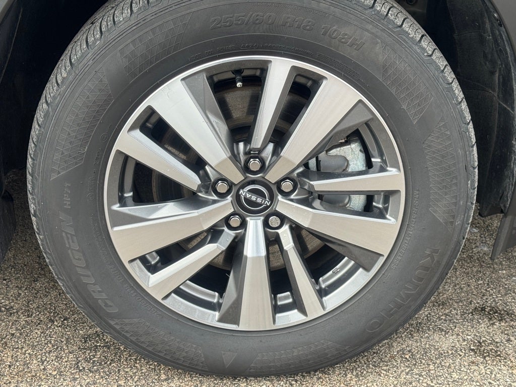 2025 Nissan Pathfinder SL