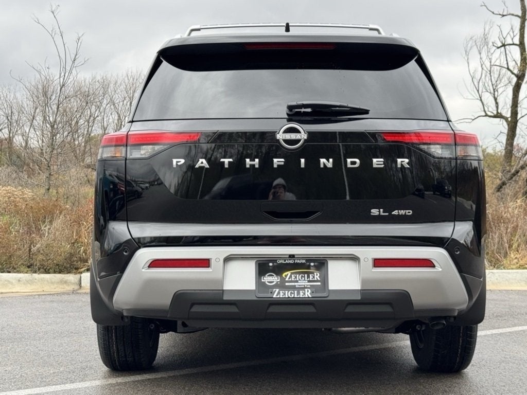 2025 Nissan Pathfinder SL