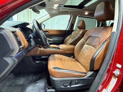 2024 Nissan Pathfinder Platinum