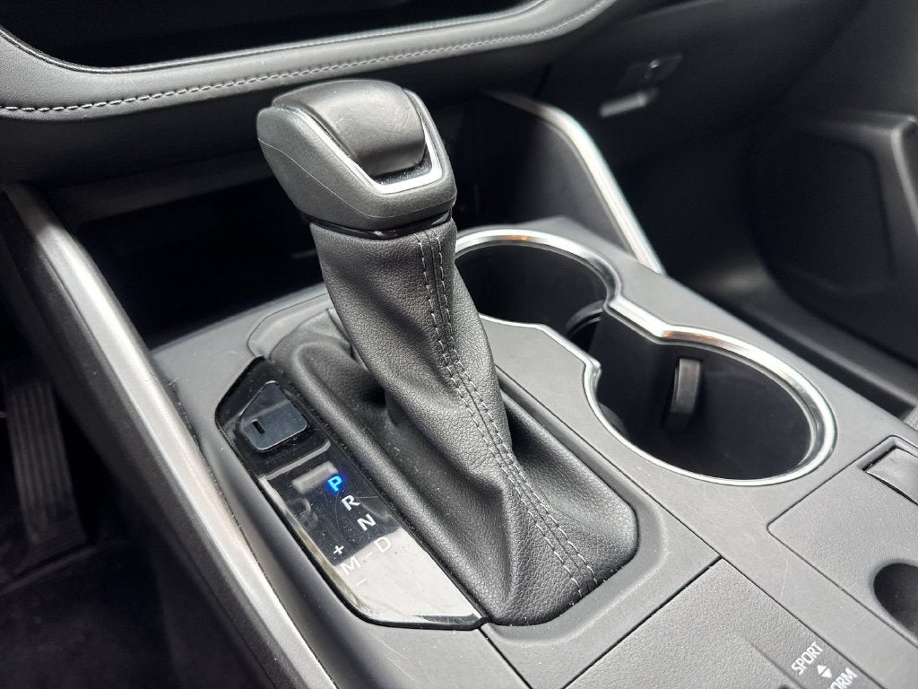 2025 Toyota Highlander LE FWD