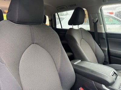2025 Toyota Highlander LE FWD