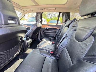 2021 Volvo XC90 T6 Momentum