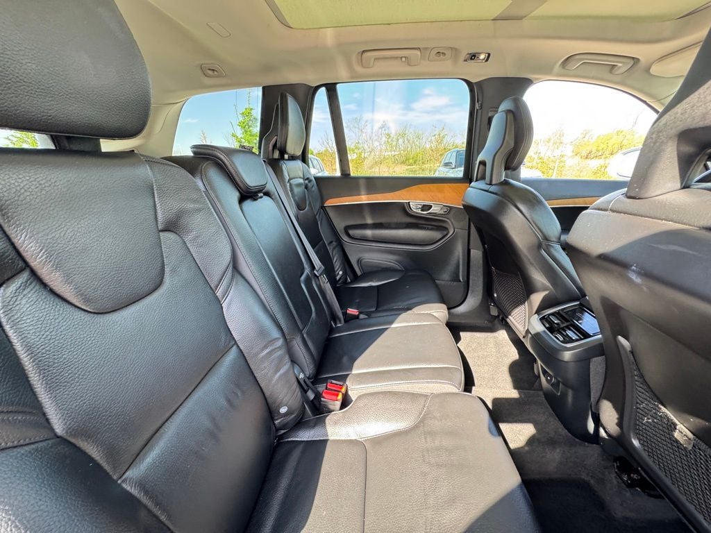 2021 Volvo XC90 T6 Momentum
