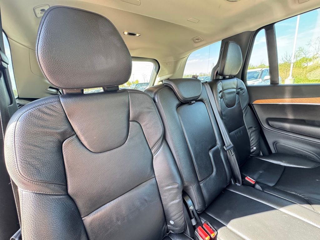 2021 Volvo XC90 T6 Momentum